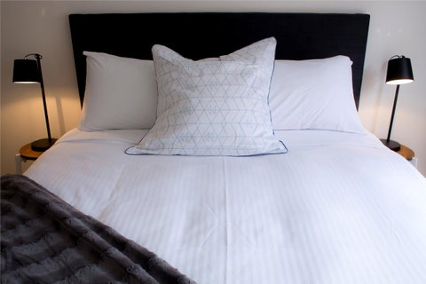 The Town Apartments - Lightning Ridge Tourism 12
