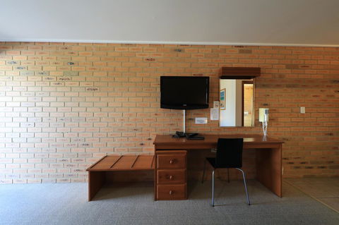 Quays Motel San Remo - Lightning Ridge Tourism 9