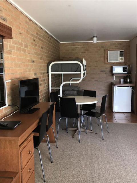 Quays Motel San Remo - Lightning Ridge Tourism 3