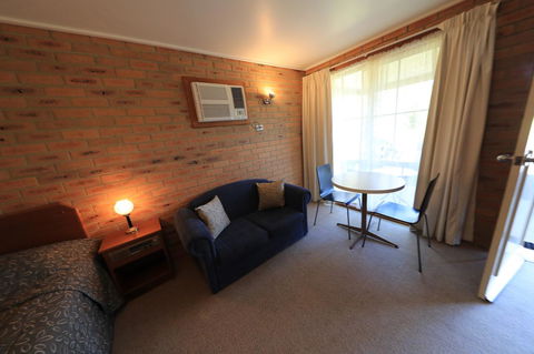 Quays Motel San Remo - Lightning Ridge Tourism 2