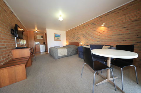 Quays Motel San Remo - Lightning Ridge Tourism 16