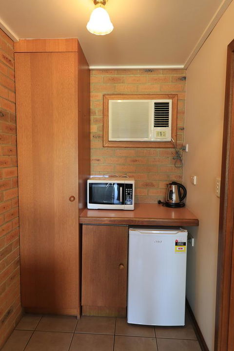Quays Motel San Remo - Lightning Ridge Tourism 7