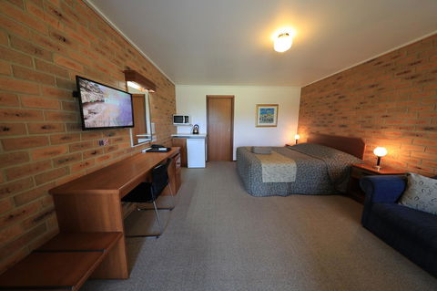 Quays Motel San Remo - Lightning Ridge Tourism 20