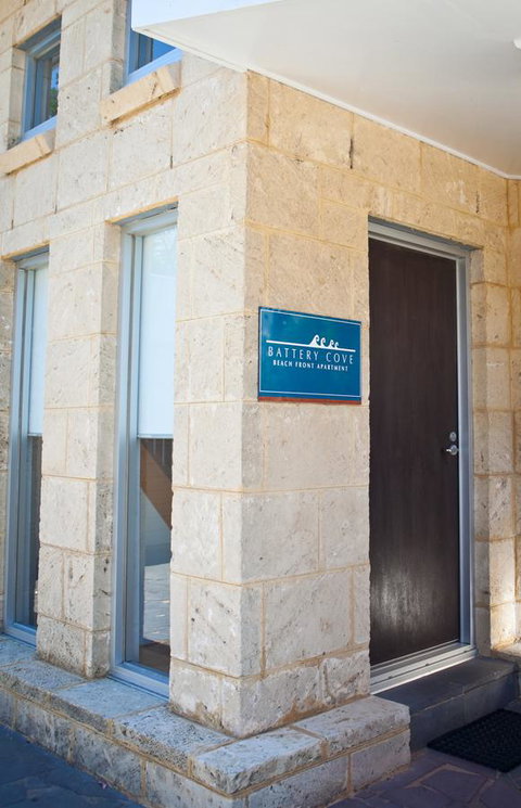 Battery Cove Beach Front Apartment - Lightning Ridge Tourism 6