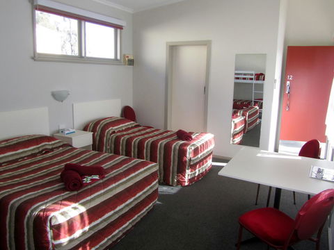 The Highlander Motel - 24HR Check In - Lightning Ridge Tourism 25