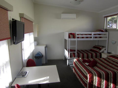 The Highlander Motel - 24HR Check In - Lightning Ridge Tourism 21