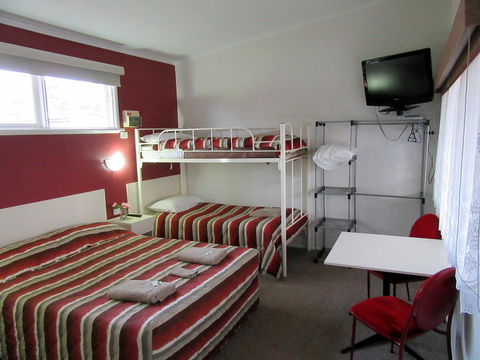 The Highlander Motel - 24HR Check In - Lightning Ridge Tourism 17