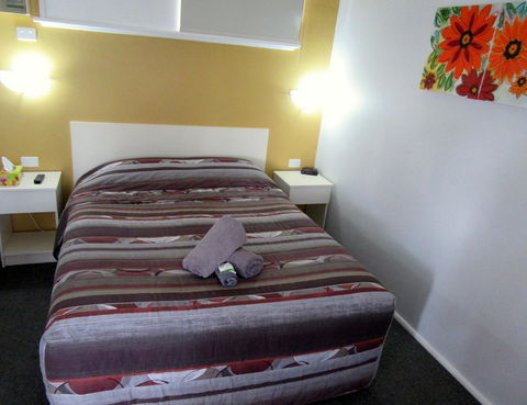 The Highlander Motel - 24HR Check In - Lightning Ridge Tourism 13