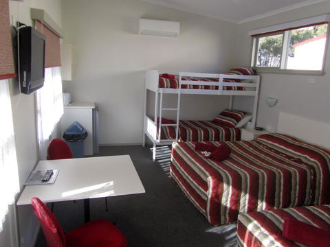 The Highlander Motel - 24HR Check In - Lightning Ridge Tourism 22