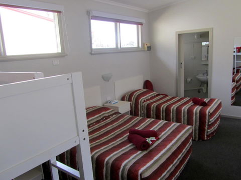 The Highlander Motel - 24HR Check In - Lightning Ridge Tourism 23