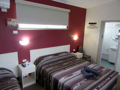 The Highlander Motel - 24HR Check In - Lightning Ridge Tourism 2