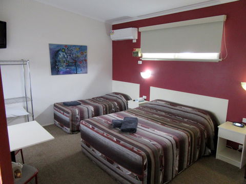 The Highlander Motel - 24HR Check In - Lightning Ridge Tourism 3