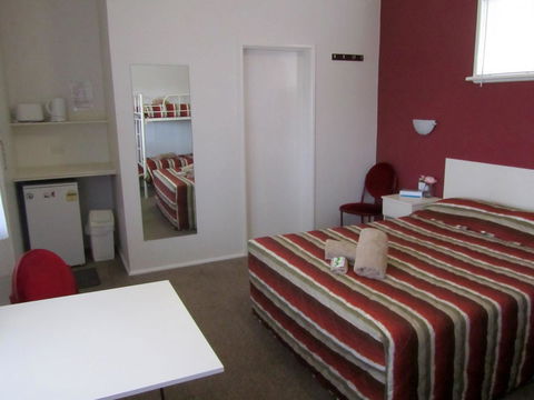 The Highlander Motel - 24HR Check In - Lightning Ridge Tourism 15