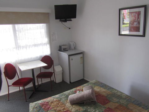 The Highlander Motel - 24HR Check In - Lightning Ridge Tourism 11