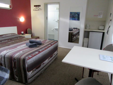 The Highlander Motel - 24HR Check In - Lightning Ridge Tourism 1