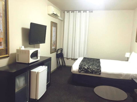 City Square Motel - Lightning Ridge Tourism 1