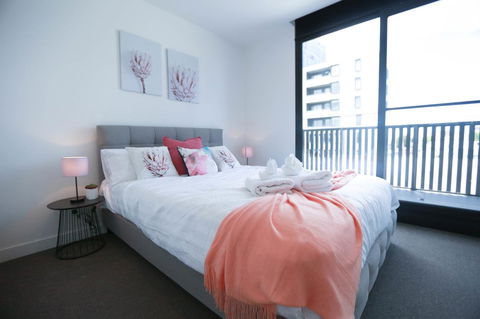 Box Hill 2 Bedroom Apt (La Maison) 02 - Lightning Ridge Tourism 3