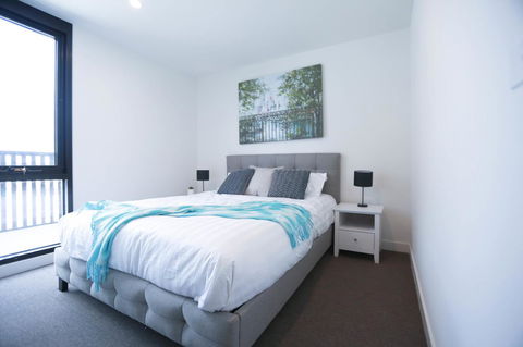 Box Hill 2 Bedroom Apt (La Maison) 02 - Lightning Ridge Tourism 0