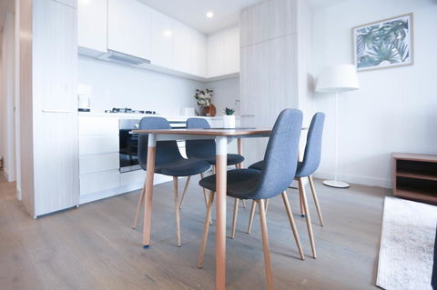 Box Hill 2 Bedroom Apt (La Maison) 02 - Lightning Ridge Tourism 1
