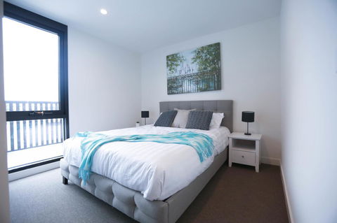 Box Hill 2 Bedroom Apt (La Maison) 02 - Lightning Ridge Tourism 5