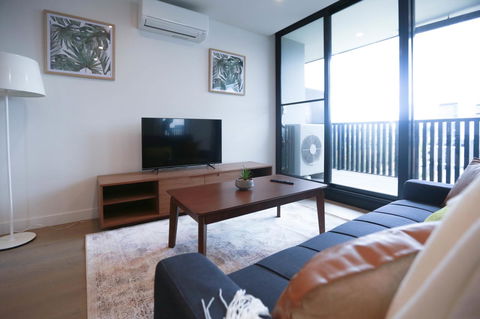 Box Hill 2 Bedroom Apt (La Maison) 02 - Lightning Ridge Tourism 2