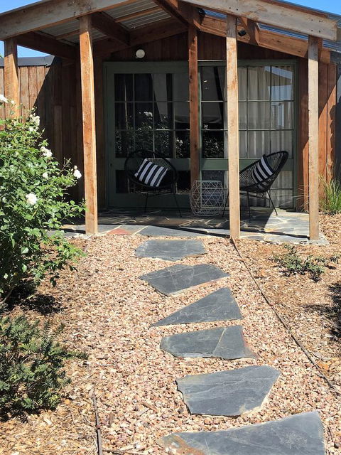 The Cosy Bungalow - Lightning Ridge Tourism 11