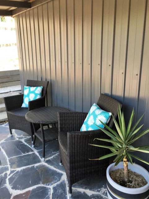 The Cosy Bungalow - Lightning Ridge Tourism 13