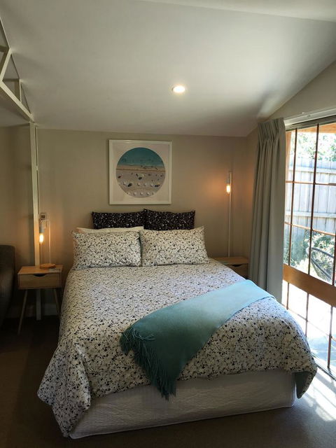 The Cosy Bungalow - Lightning Ridge Tourism 4