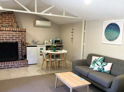 The Cosy Bungalow - Lightning Ridge Tourism 7