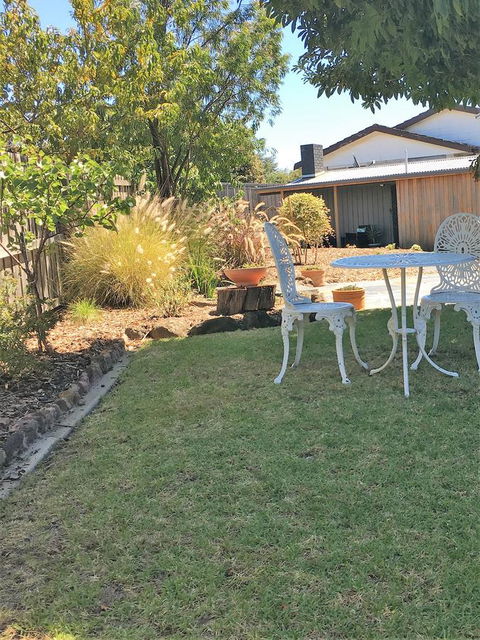 The Cosy Bungalow - Lightning Ridge Tourism 15