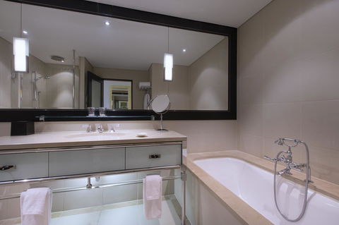 The Westin Melbourne - Lightning Ridge Tourism 40
