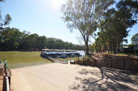 Tasman Holiday Parks - Merool On The Murray - Lightning Ridge Tourism 3