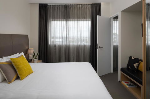 Atura Dandenong - Lightning Ridge Tourism 13