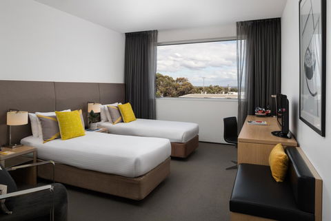 Atura Dandenong - Lightning Ridge Tourism 2