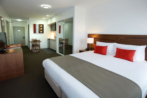 Quest Werribee - Lightning Ridge Tourism 28