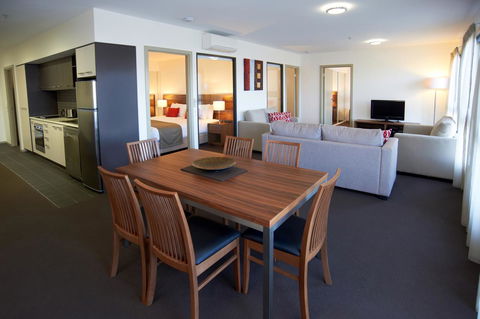 Quest Werribee - Lightning Ridge Tourism 10