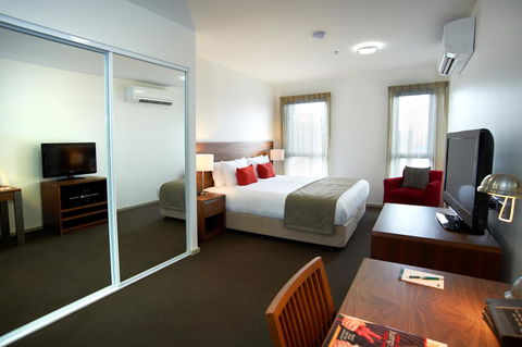 Quest Werribee - Lightning Ridge Tourism 27