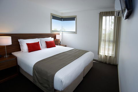Quest Werribee - Lightning Ridge Tourism 23