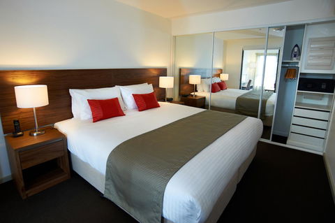 Quest Werribee - Lightning Ridge Tourism 3