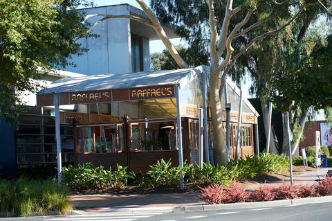 Quest Werribee - Lightning Ridge Tourism 6