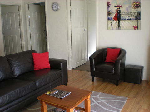 Willow Dene Holiday Apartments - Lightning Ridge Tourism 10