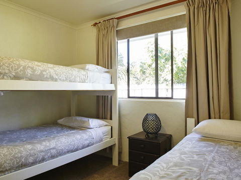 Willow Dene Holiday Apartments - Lightning Ridge Tourism 6