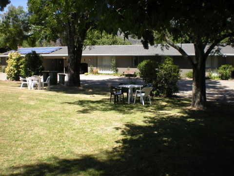 Willow Dene Holiday Apartments - Lightning Ridge Tourism 20