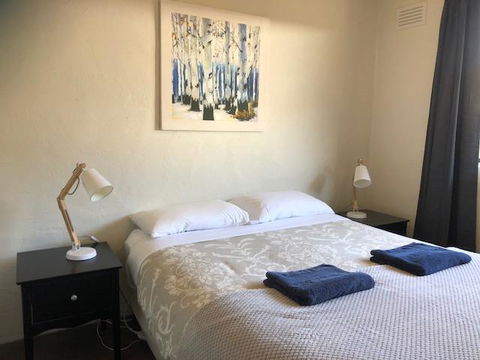 Willow Dene Holiday Apartments - Lightning Ridge Tourism 2