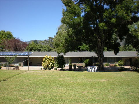 Willow Dene Holiday Apartments - Lightning Ridge Tourism 17