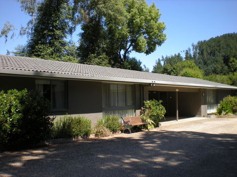 Willow Dene Holiday Apartments - Lightning Ridge Tourism 16
