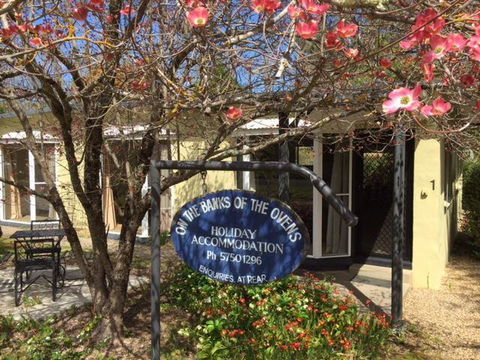 On The Banks - Lightning Ridge Tourism 0