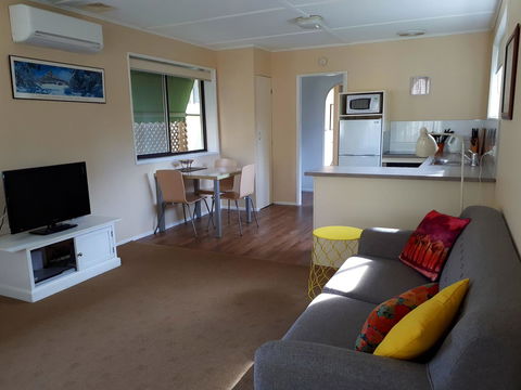 On The Banks - Lightning Ridge Tourism 14