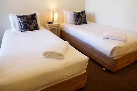 Accent Accommodation@Docklands - Lightning Ridge Tourism 18