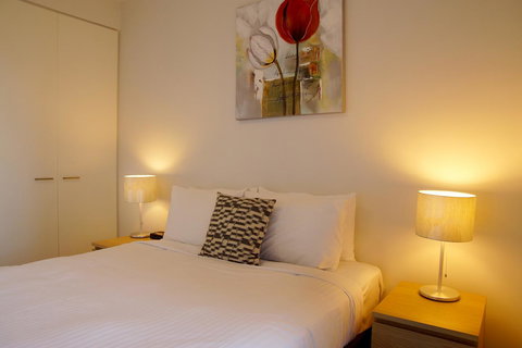 Accent Accommodation@Docklands - Lightning Ridge Tourism 7